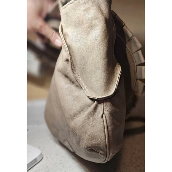 Charming Red(V) leather 2 way wear cross-body with a stylish fringe bow detail - Picture 5 of 12